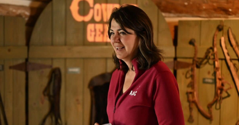 Smith issues legal ultimatum to Trudeau over unconstitutional Impact Assessment Act