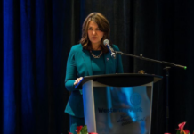 Smith denies wrongdoing as Alberta auditor general reviews AHS contracts