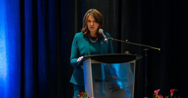 Smith denies wrongdoing as Alberta auditor general reviews AHS contracts