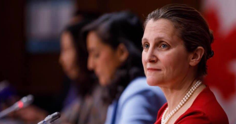 Canadian families would be in “financial trouble” if they budgeted like feds: study