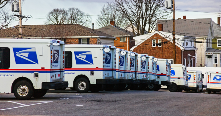 United States Postal Service halts mail to Canada amid Canada Post strike